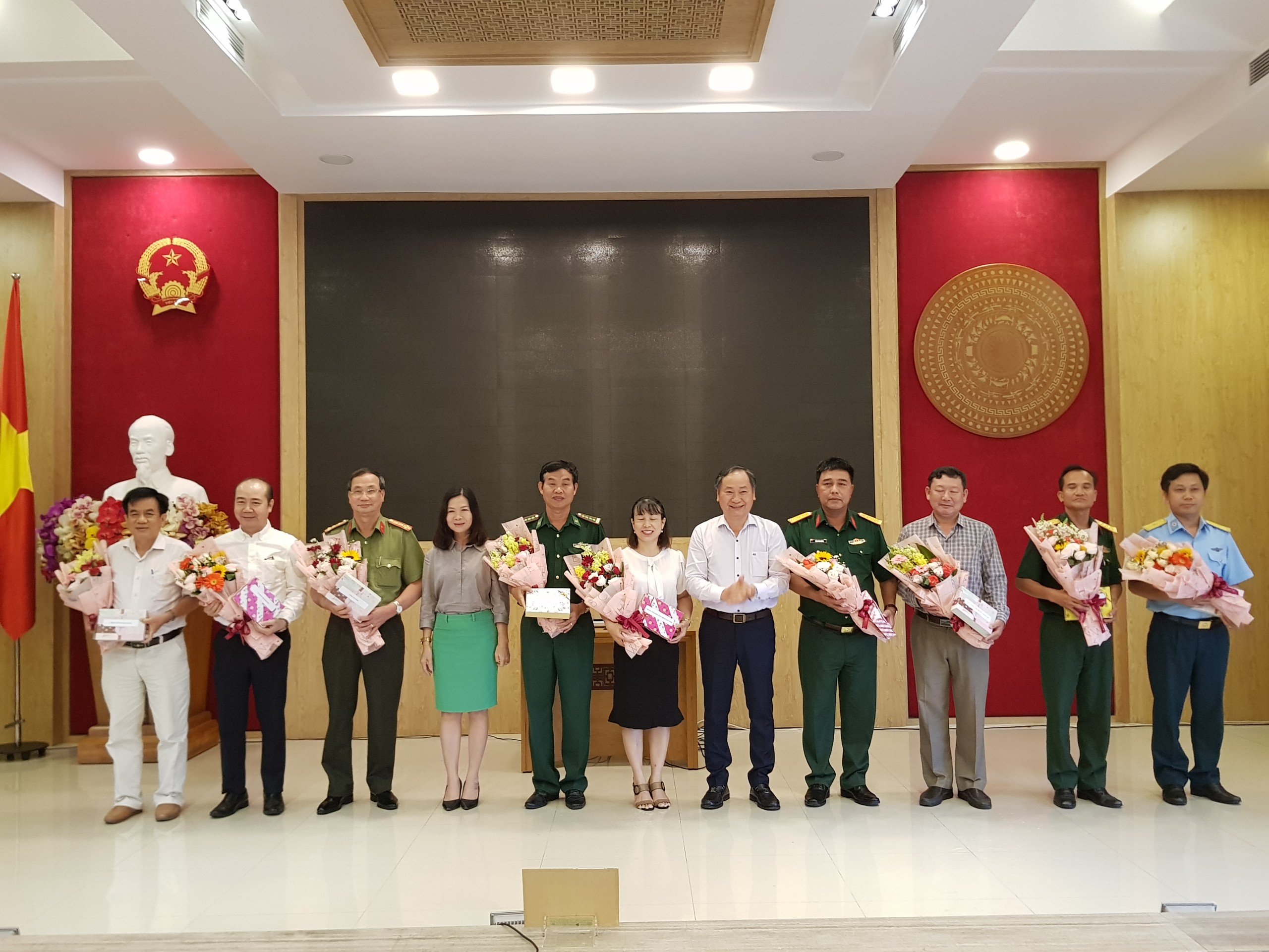 Khánh Hòa, khen thưởng đột xuất 9 đơn vị có thành tích phòng, chống dịch Covid-19

